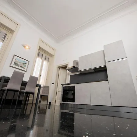 236 - Casa Corso Colombo - Centro Storico, Mare E A 200m - Parcheggio Gratis Incluso Lägenhet *